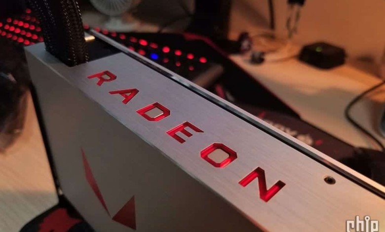 Sapphire RX Vega 64 Liquid 8