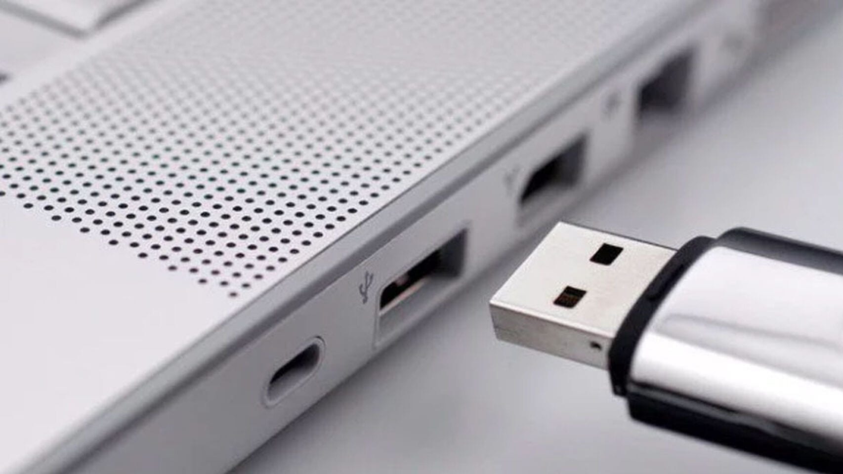 ✓ Puerto USB - Historia, diseño y características generales